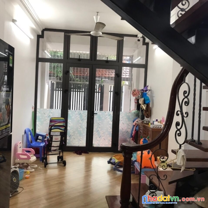 Bán nhà phố phúc lợi ngõ ô tô 7 chỗ, 2 thoáng, diện tích 40m2, giá chỉ 3.75 tỷ
