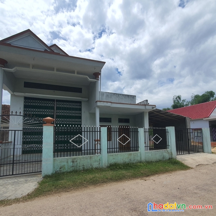 Chính chủ cần bán gấp căn nhà nằm trên trục đường liên xã huyện phù cát - tỉnh bình định.