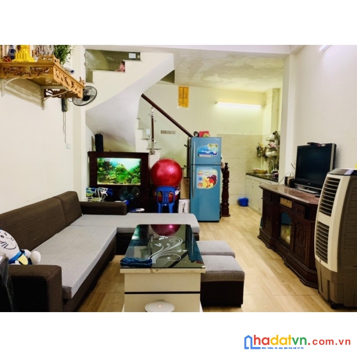 Chính chủ gửi bán nhà bồ đề dt 35m, mặt tiền 4.2m, ngõ thông, ở ngay giá 1.9 tỷ