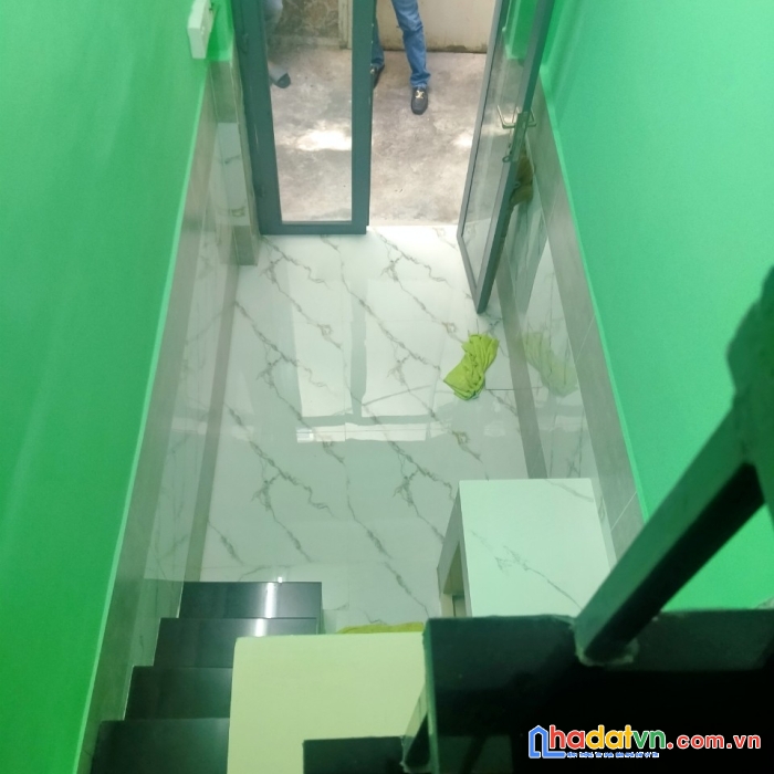 Bán nhà vĩnh khánh q4 sổ hồng riêng chỉ 720 triệu