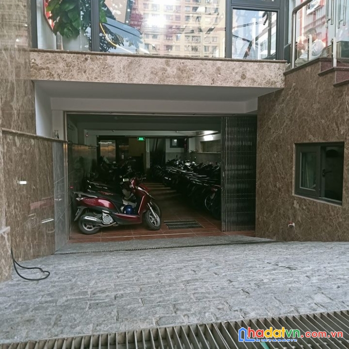 Bán tòa nhà văn phòng 7 tầng thang máy phố ái mộ, bồ đề, long biên.