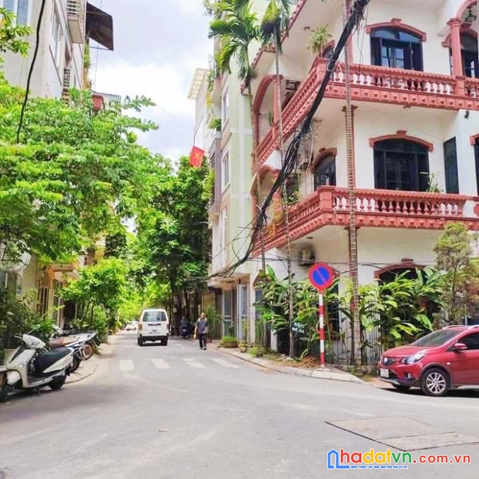 Bán nhà hoàng cầu 109m2 – 3 mặt ngõ – ô tô tránh – giá 38 tỷ - liên hệ 0973162828