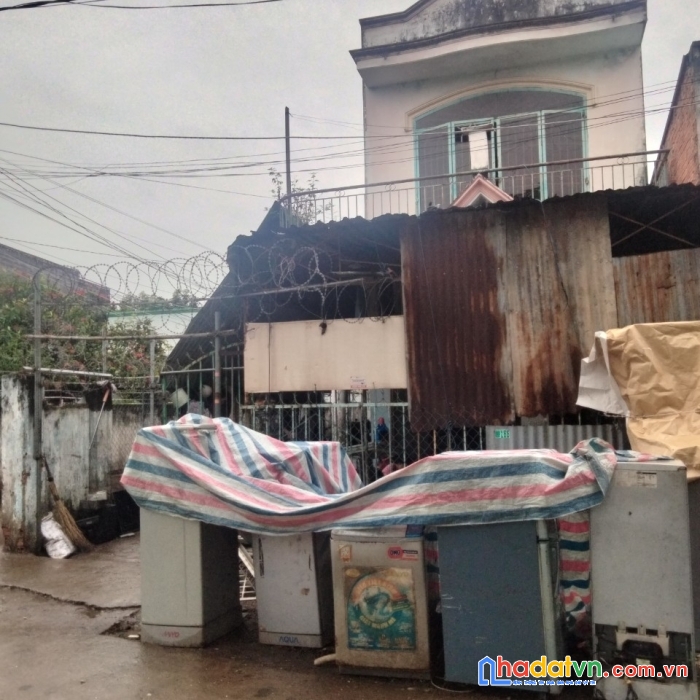 Bán đất, tặng nhà lầu 140m2 đang cho thuê đường oto chỉ 3ty4 còn thương lượng