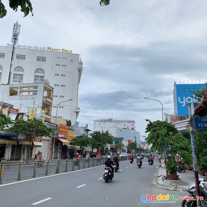 Tân phú- mt lũy ban bích gần ub quận. dt 4mx18.5m. giá 15.9 tỷ