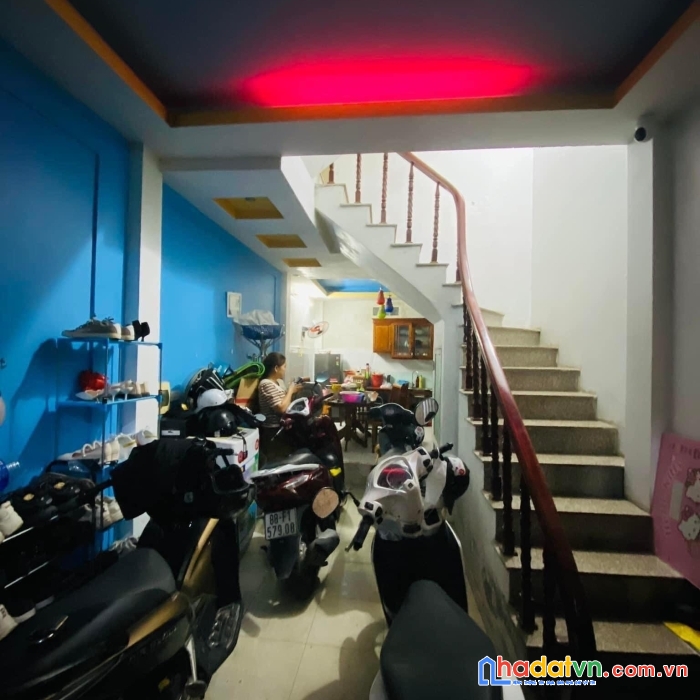 Bán nhà 5 tầng đường chiến thắng hà đông
diện tích 30m2
giá 4ty650tr
liên hệ em hồng