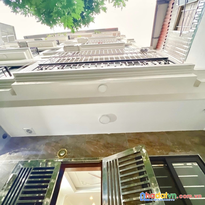 Bán nhà nguyễn văn huyên-cầu giấy 46m2-giá hơn 5 tỷ-10m ra ô tô-cực gần phố-dân trí
