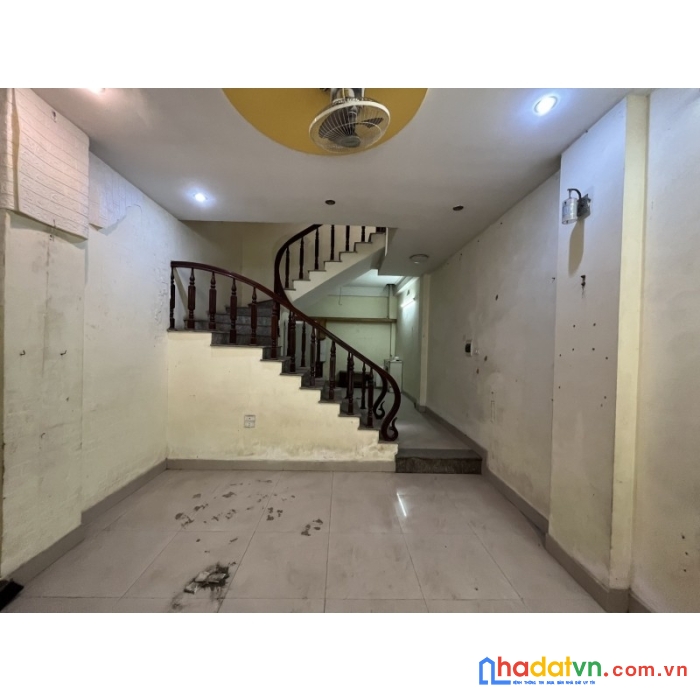 Bán nhà trong ngõ phố ngọc thụy 49m 3t mt4  4.6  tỷ  ra mặt phố ngọc thụy 15m