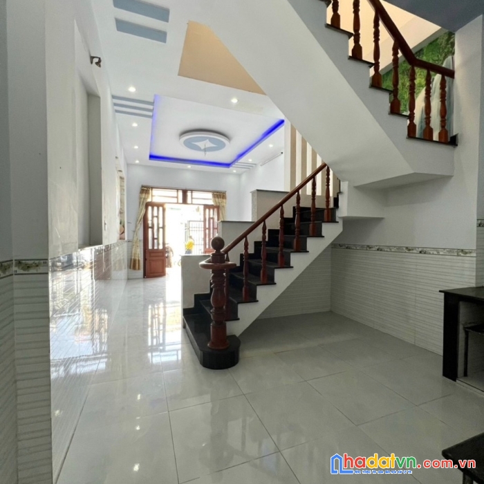 Nhà ngộp 1 trệt 1 lầu phường bửu hòa giá cực rẻ đường xe hơi 74m2