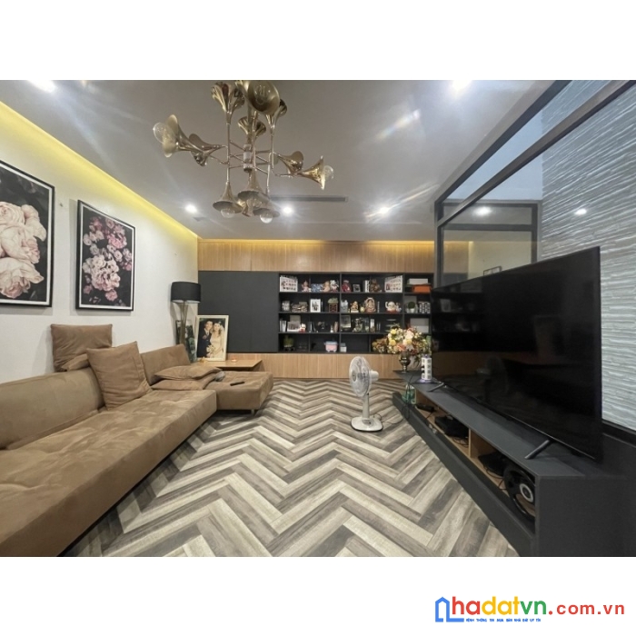 Bán nhà hồng tiến 77m x 4t, nở hậu, gara ô tô, ngõ thông, kinh doanh, 8.05 tỷ.