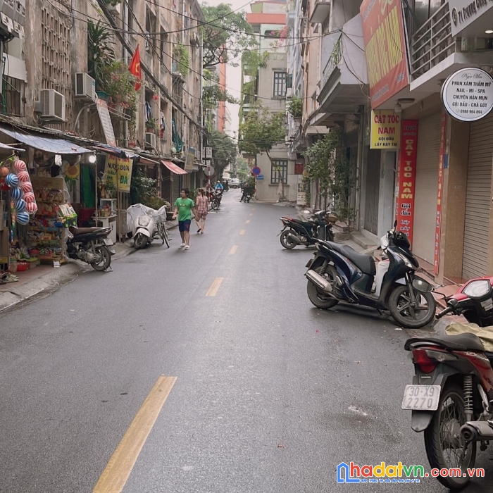 Bán nhà mặt phố trương công định, hà đông. kd sầm uất: 45m2, 4t, mt 4.8, giá chào 8 tỷ.