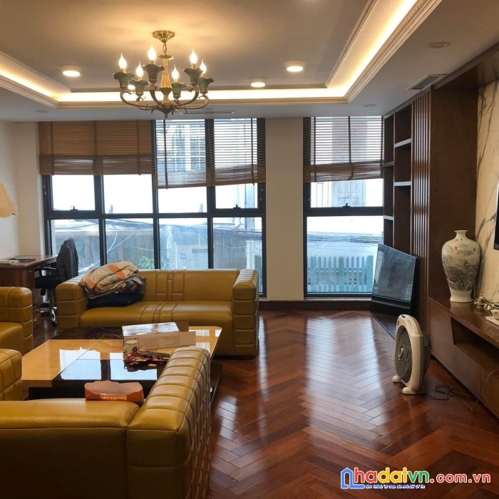 6m ra phố là nhất. bán nhà hoàng quốc việt 46m2*6t. lô góc ánh sáng ngập tràn. 5 tỷ