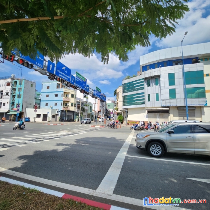 Góc 2mt võ văn kiệt 10x20, vị trí đắc địa giá rẻ 40.5 tỷ