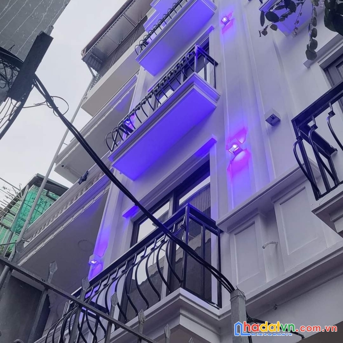 Nhà gốc đề dt32m2 x 5 tầng giá chỉ 3,76 tỷ
