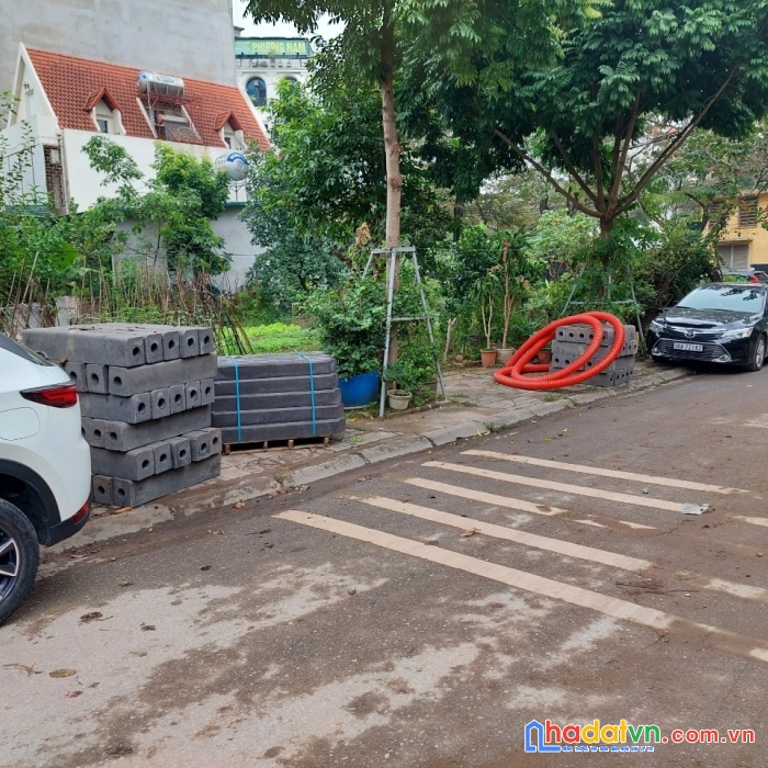 Bán đất đô thị mới cổ linh thạch bàn dt 40 m2 view vườn hoa mặt tiền 4 m . 4,1 tỷ