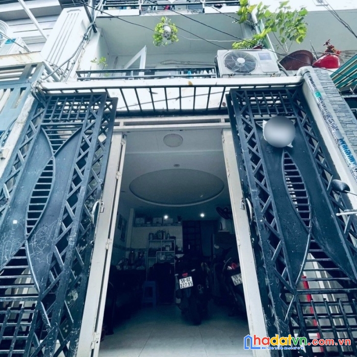 Bán nhà đường hùng vương - ngay mặt tiền - hẻm rộng - 3 tầng dọn vào ở ngay - giá chỉ 4 tỷ 8