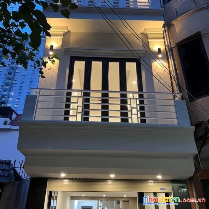 Bán nhà lạc long quân, tân bình 65m2- 3 tầng- hxh- sát mt- 4.6 tỷ