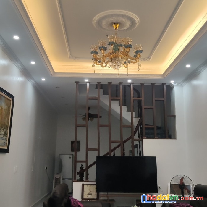Nhà đẹp đón tết  nguyễn văn cừ - gia thuỵ  42m 5 tầng dân xây - ô tô đỗ cổng chỉ 3 tỷ 8
