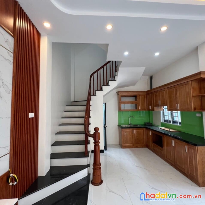 Nhỉnh 2 tỷ nhà đẹp 5 tầng quận đống đa, 3 phòng ngủ gần phố ở luôn,