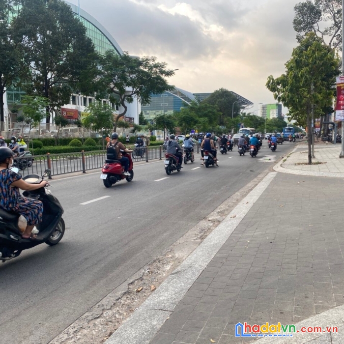 Lý thường kiệt quận 10- ngay svđ phú thọ .
hxh tránh - 5 tầng gara ôtô - ngang 5.2 x15m