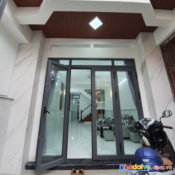 Gấp bán nhà mặt tiền, 4t, 68m2, chỉ 6 tỷ 200tr, hà huy giáp, q12.