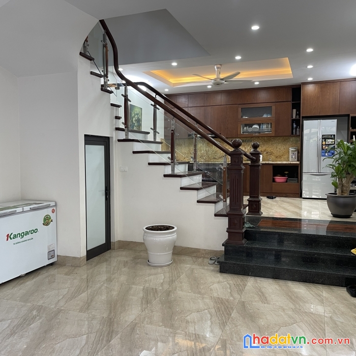 Cực phẩm ô tô tránh, ngõ thông, kd, vp, thạch bàn dt 60 5 tầng mt 4.5 giá 9.9 tỷ long biên