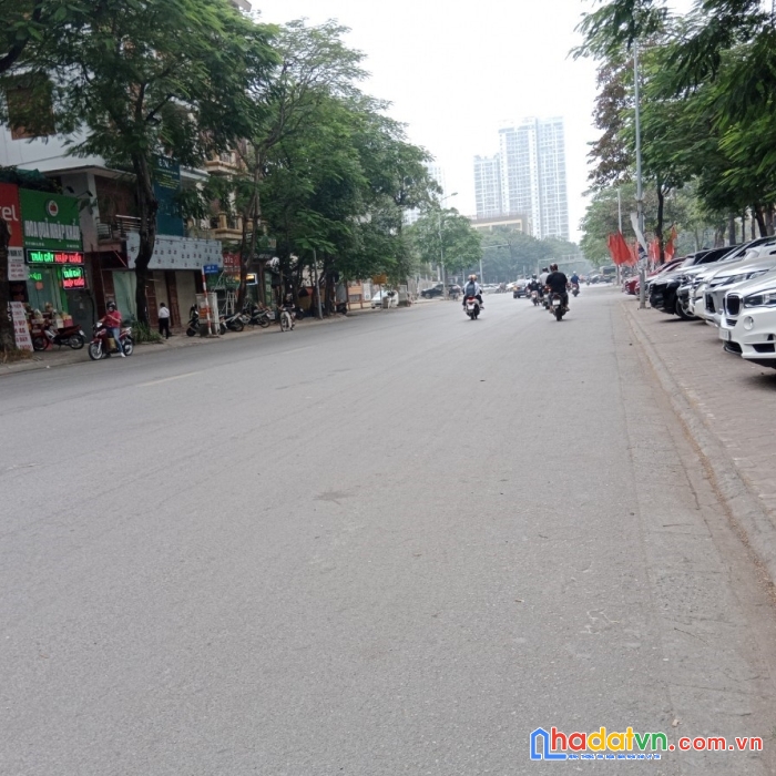 Bán nhà mặt phố xuân la, lô góc, mt rộng, kinh doanh. dt: 230m2, mt: 8m, giá: 26 tỷ