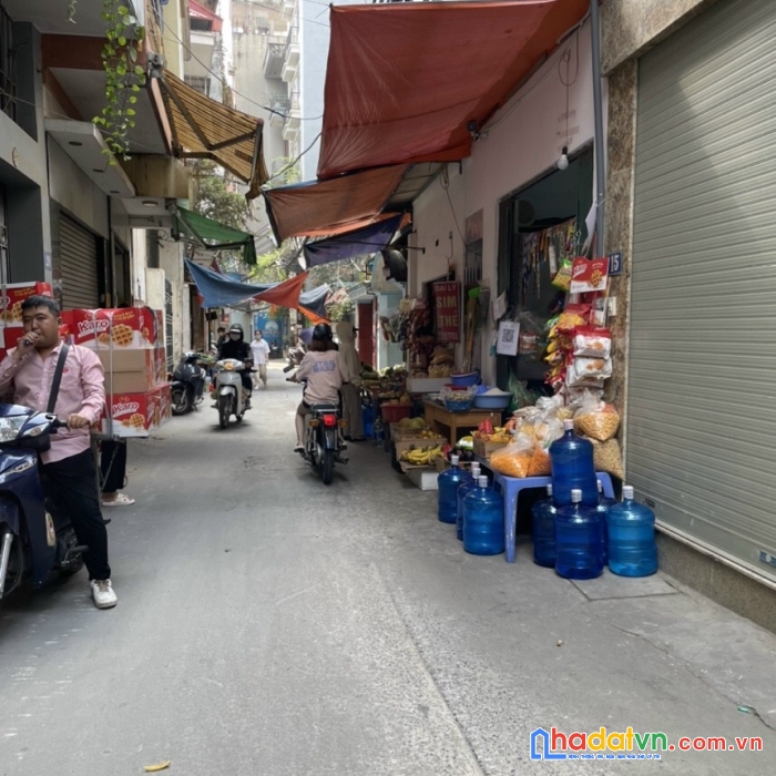 Bán nhà cầu giấy 5tầng 40m2, gần phố, lô góc, kinh doanh 5.9 tỷ