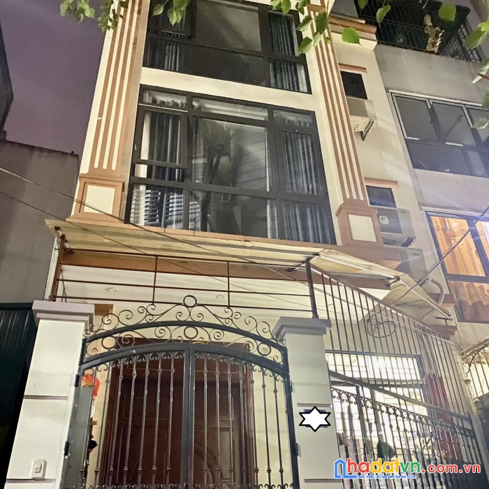 Hiếm phan đình giót, sát chợ bông đỏ kinh doanh sầm uất 55 m2, mt 5m, chỉ 4,35 tỷ.lh công nhà to