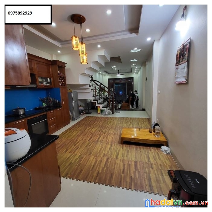 Bán nhà phố trạm long biên 64 m2 * 4 tầng * 5 tỷ 25 đủ công năng 4 ngủ 2 bước ô tô tránh