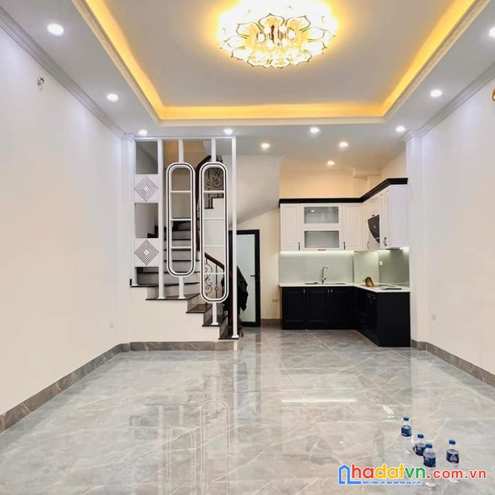 Bán nhà hoàng quốc việt-5 tầng lô góc-full nội thất- gần ô tô-4.1 tỷ
