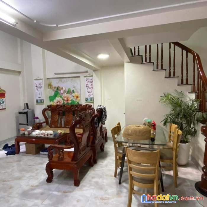 Bán nhà hoàng quốc việt – cầu giấy,dt 40m2x5tầng,mặt tiền 4.3m – giá nhỉnh 5 tỷ