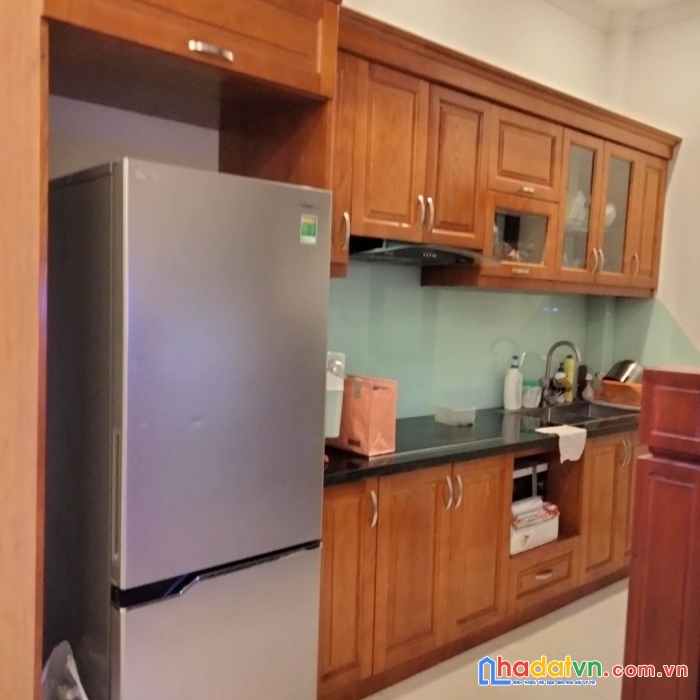 Cực hót ô tô đỗ cổng  bát khối dt30 4 tầng mt 3.6  gái 3.3 tỷ long biên