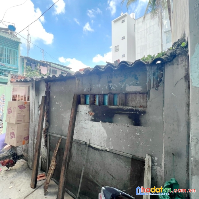 Nhà nát (4.3x12m nở hậu 5.5m) gần hẻm xe hơi đường hưng phú p10q8