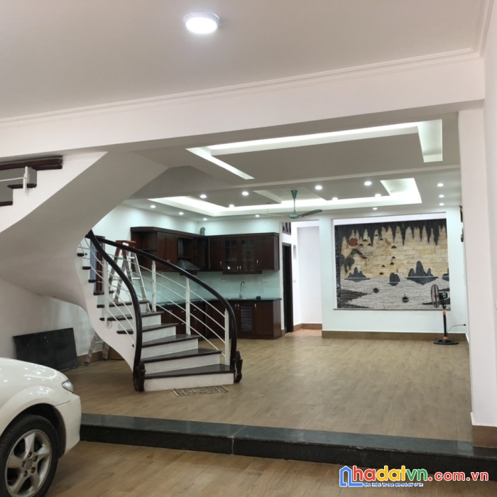 Mặt ngõ phố trạm, gara, 5 tầng, lô góc, full nội thất, giá nhỉnh 6 tỷ