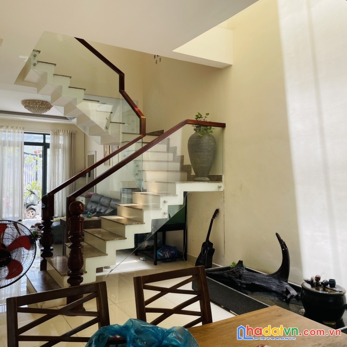 Bán nhà giá 6.1 tỷ dương quảng hàm, hẻm 4m, 4m x 18m, giá tl.