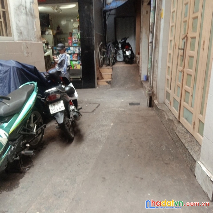 Bán gấp nhà 30m 2 tầng giá 3,9 tỷ lương hũu khánh quận 1