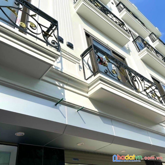 Chỉ hơn 2 tỉ nhà 5 tầng mới koong phúc đồng.ngõ thông, ô tô.gần hồ sài đồng