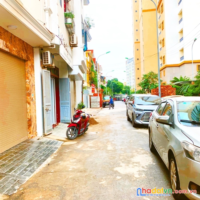 Wordcup cần bán gấp nhà hoàng đạo thành 70m x 6 tầng nhà mới phân lô thang máy gara