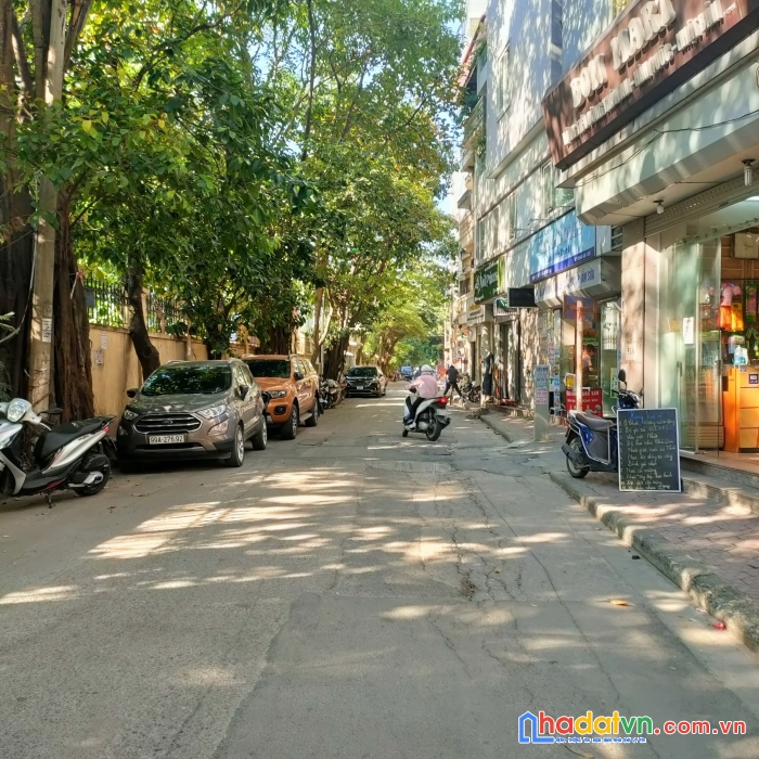 Bán nhà hoàng quốc việt cầu giấy, mini cooper vào nhà, ngõ nông, 75m2 nhỉnh 7 tỷ.