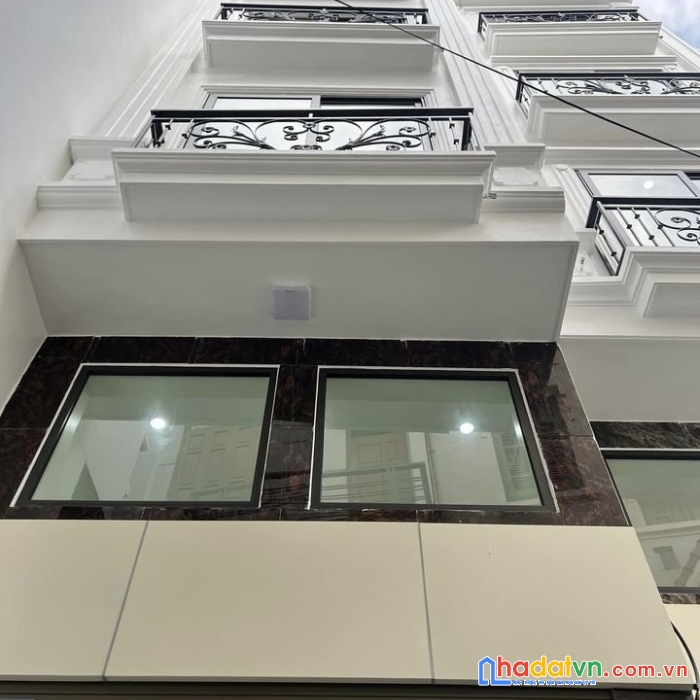 Bán nhà mới xây nguyễn chí thanh 47m2 đẹp như mơ 5t ban công cực rộng thoáng chỉ 63tr/m2 0983562893