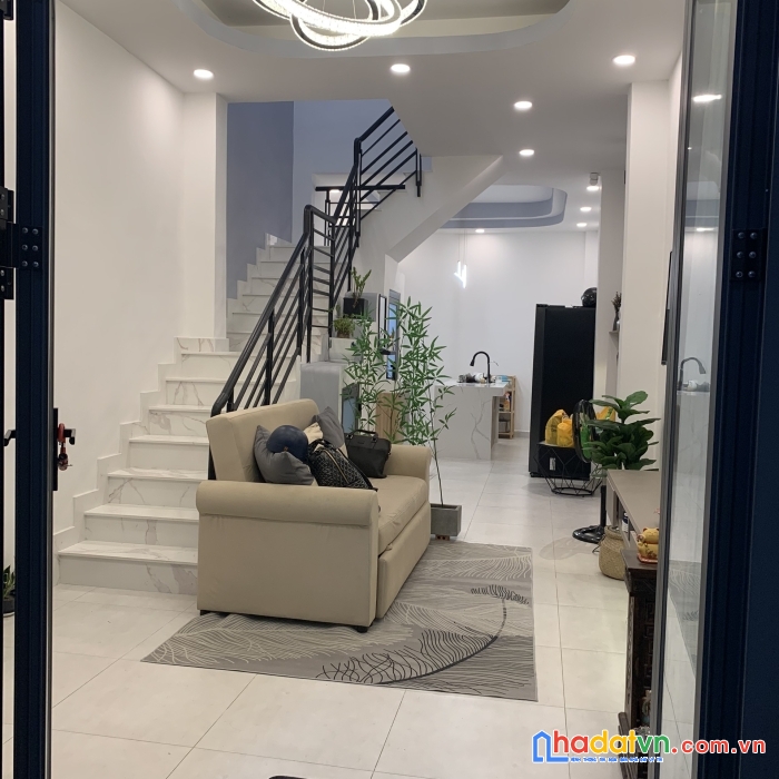 Cần bán nhà hxh ra phú thuận sát phú mỹ hưng, giá 4,55 tỷ huỳnh tấn phát