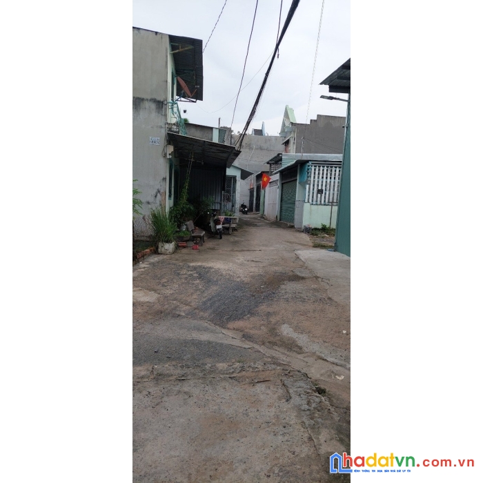 Chính chủ cần tiền bán lô đất thổ cư 87m2có sẵn nhà cấp 4