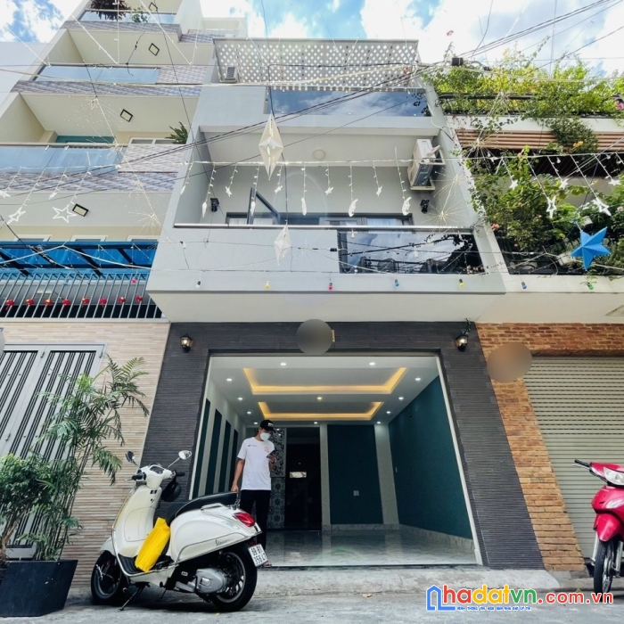 Cần bán căn nhà phố gần sân bay, hxh oto nằm gọn trong nhà