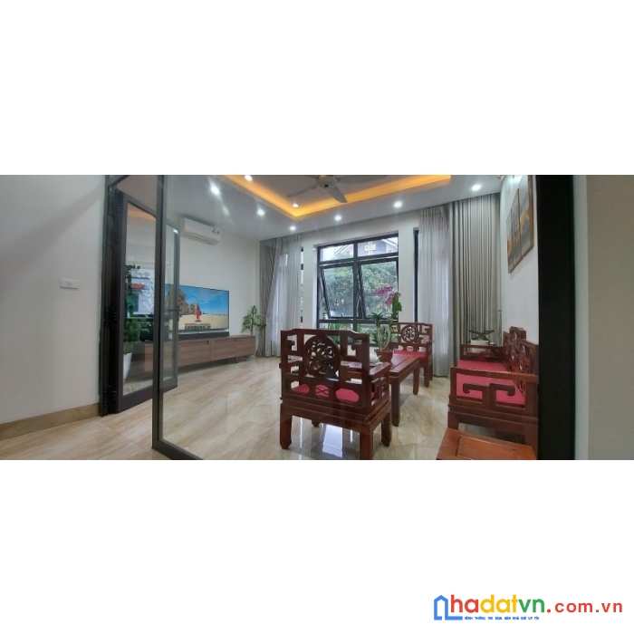 Chủ hạ sốc 300tr còn nhỉnh 9 tỷ cực phẩm thạch bàn, dân xây, ô tô tránh