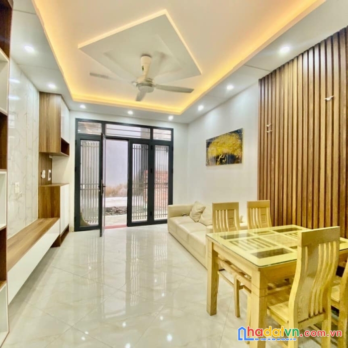 Bán nhà cmt8 tân bình, 65m2 nở hậu, 3 tầng, hxh thông, giá 4.4 tỷ
