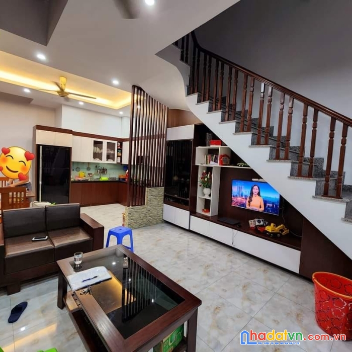Nhà đường nguyễn chính dt 44m2 x 4 tầng ô tô đỗ cổng giá 3,78 tỷ