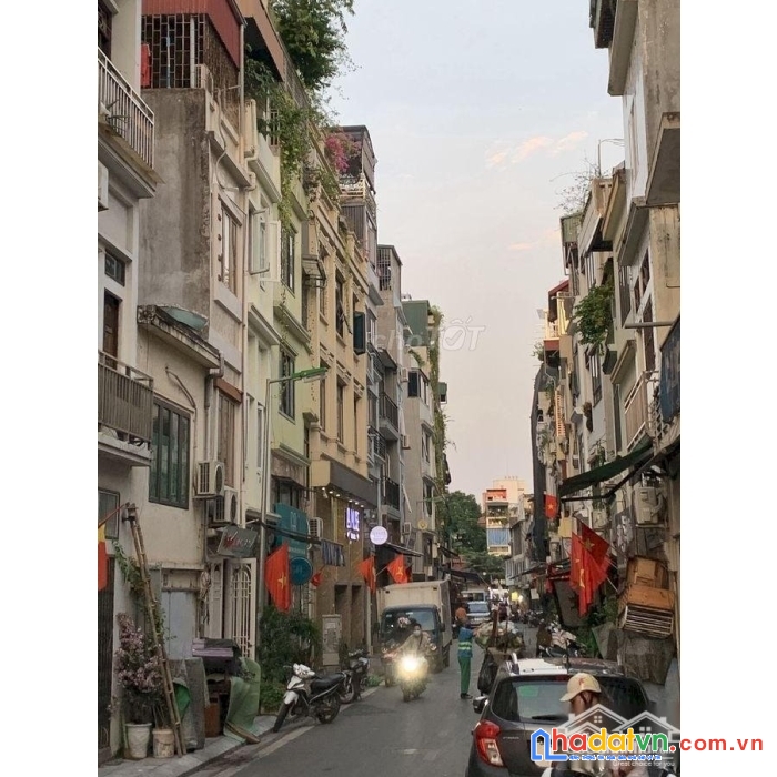 Bán gấp nhà bạch mai hai bà trưng 40m2 giá 8 tỷ ô tô kinh doanh.