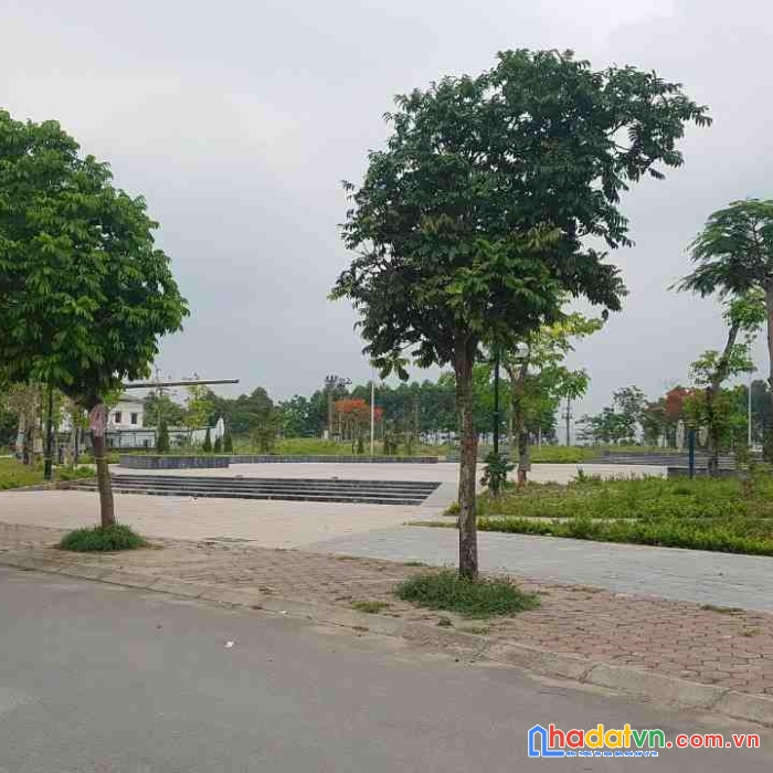 Bán nhà mới, ở ngay, lô góc, ô tô đỗ cửa, view công viên 40m, 4t, nhỉnh 2 tỷ.