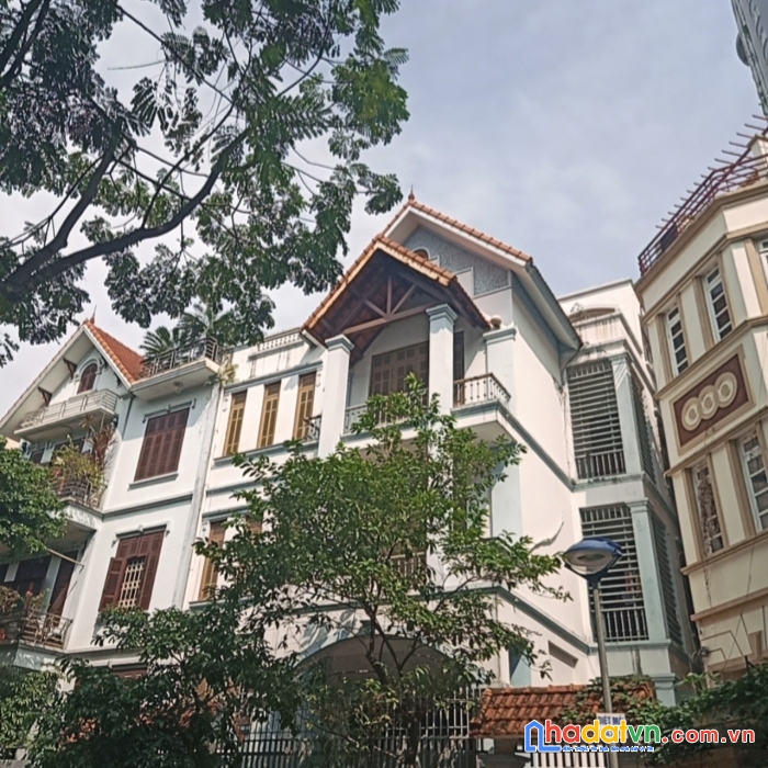 Biệt thự lạc long quân gần hồ tây gara 3 ô tô, lô góc,sát phố lớn 150m nhỉnh 16 tỷ