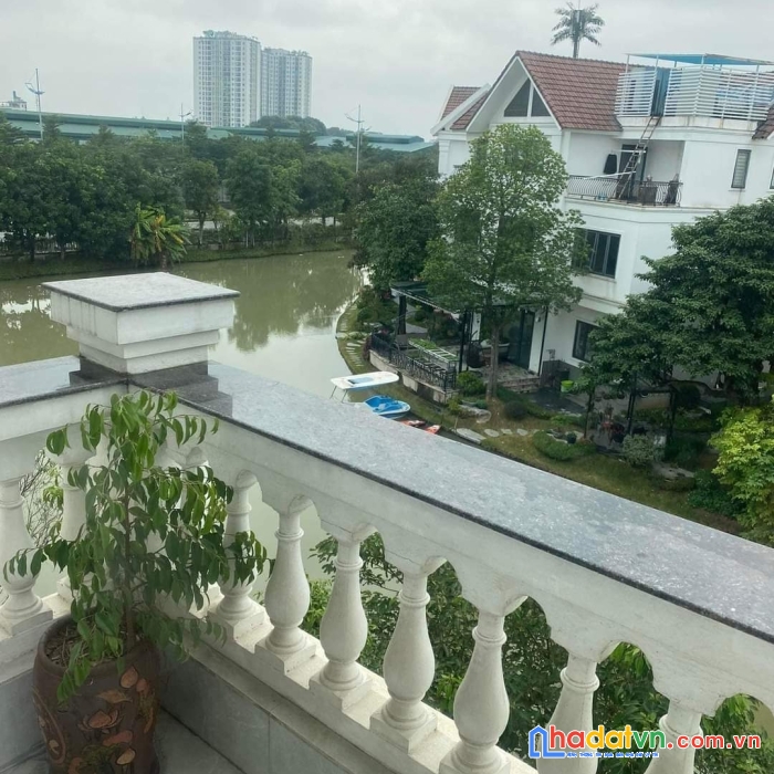 Bán bt vinhomes riverside khu hoa lan diện tích 201.4m2 mặt tiền 11m có view sông rộng sau nhà